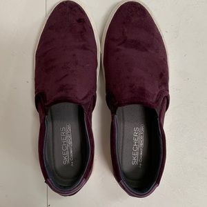 Sketchers purple/burgany sneakers